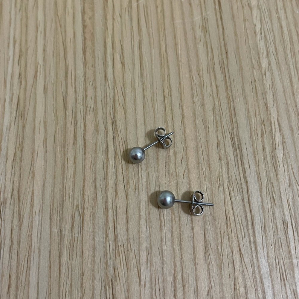 Silver stud ball earring ❤️